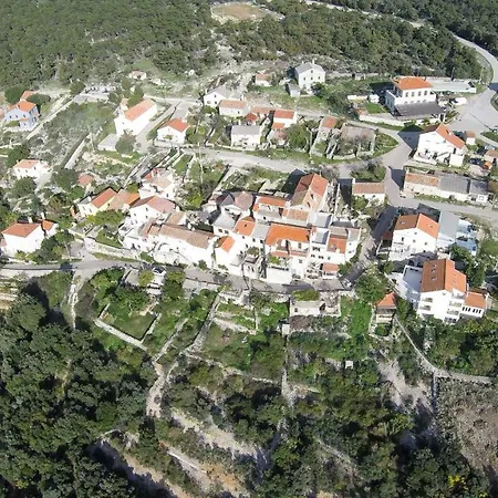 Prázdninový dům House Medea Ustrine