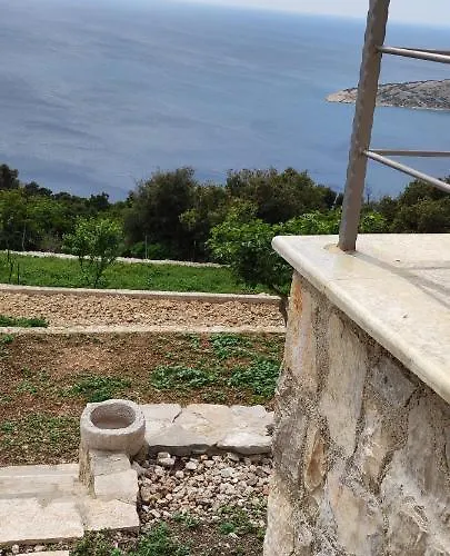 House Medea * Ustrine