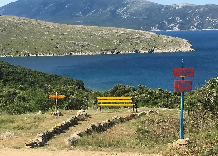 House Medea * Ustrine