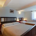 House Medea Holiday home Ustrine